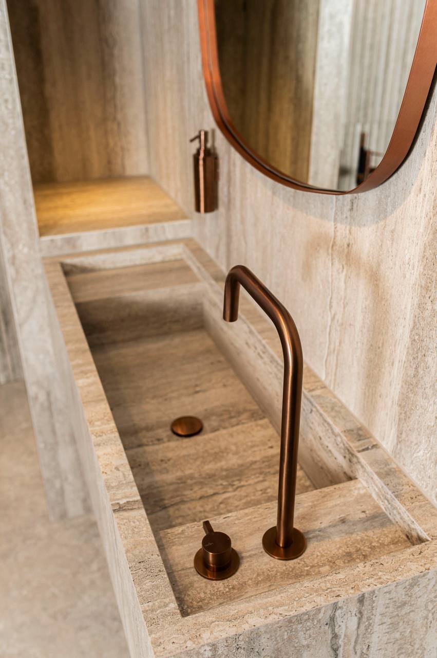 Lavabo en céramique effet travertin
