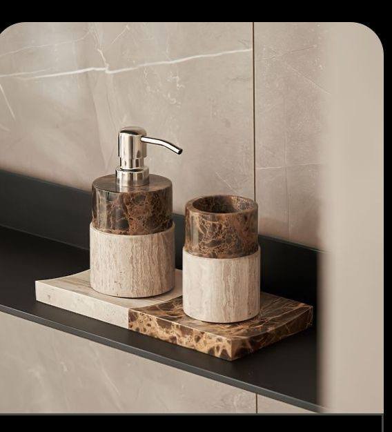 Accessoires de salle de bain en marbre